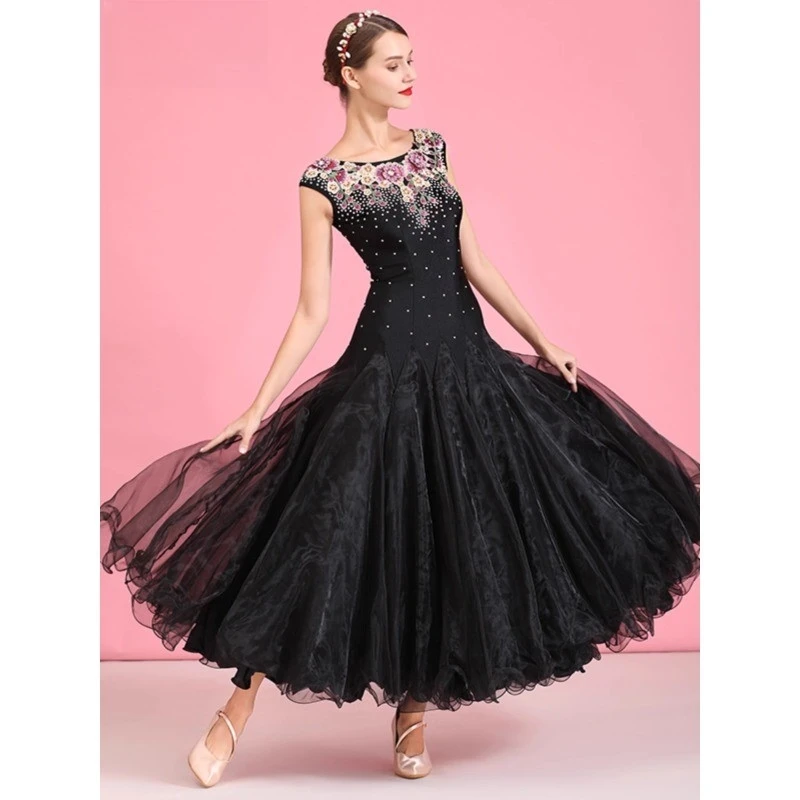 Ontwerper geborduurde moderne dansjurk Nationale standaard dansjurk Jurk