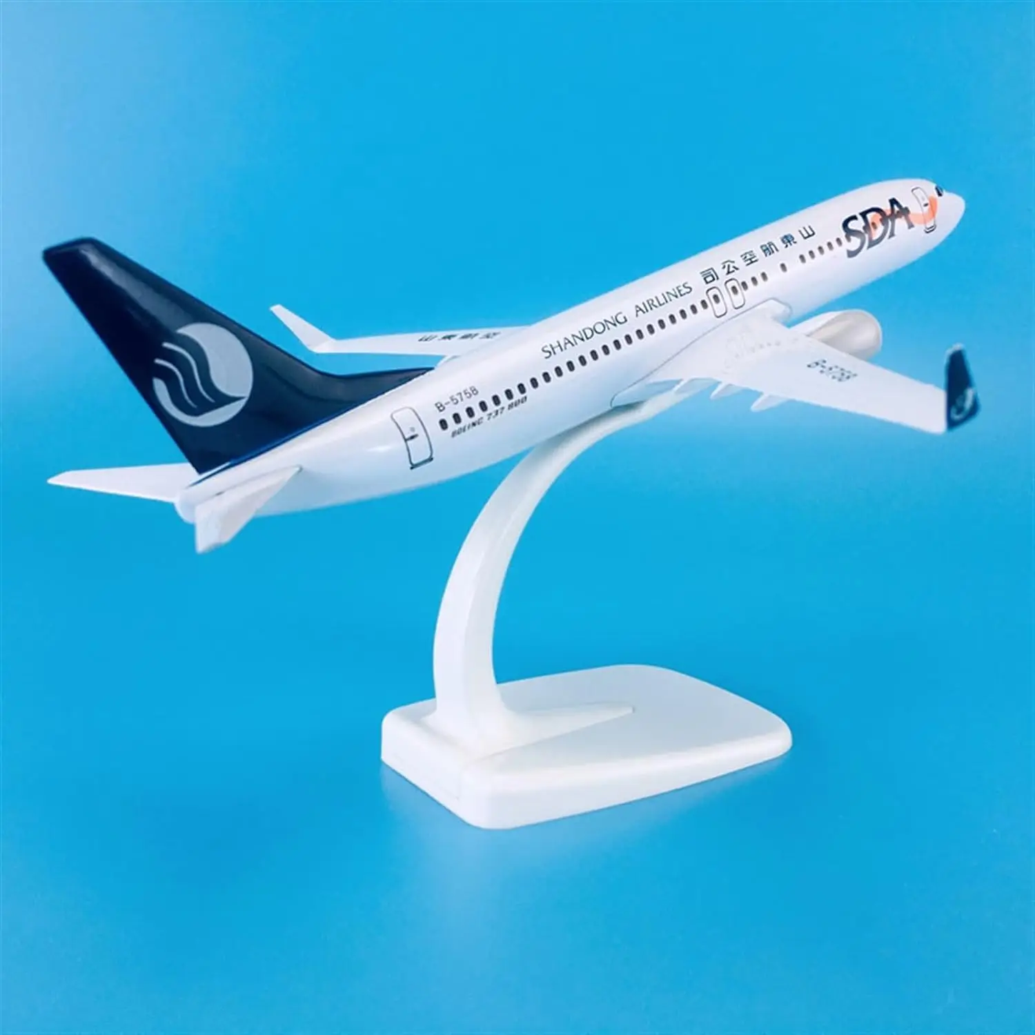 20cm Airplane Aircrafts Boeing B737 for Shandong Airlines Static Die Casting Plane Model With Landing Geal Model Plane Kit colle