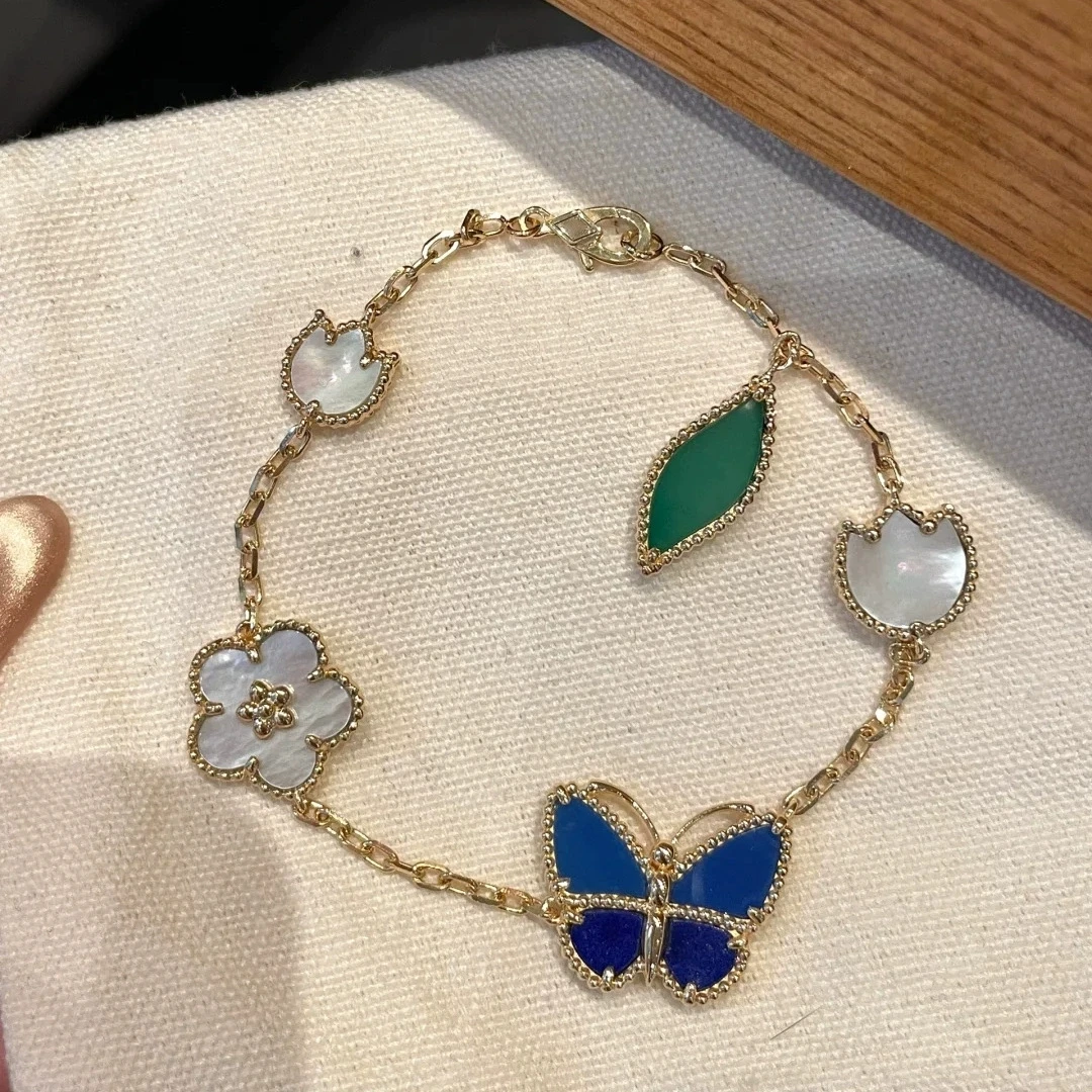 Foydjew Pulseiras retrô requintadas com design de borboleta e flor, cor dourada, incrustadas com conchas, acessório de mão premium para mulheres