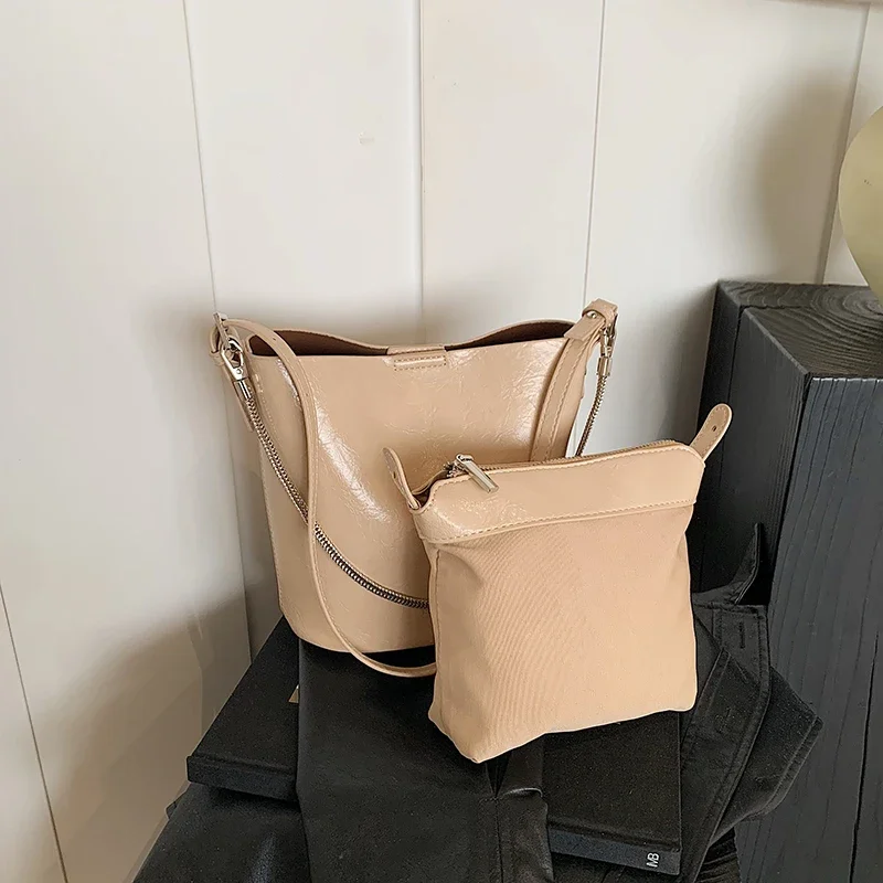 

Fashion Glossy PU Bucket Composite Bag 2025 Spring New Hot Style Chains Sense of Luxury Large Capacity Shoulder Bags for Women