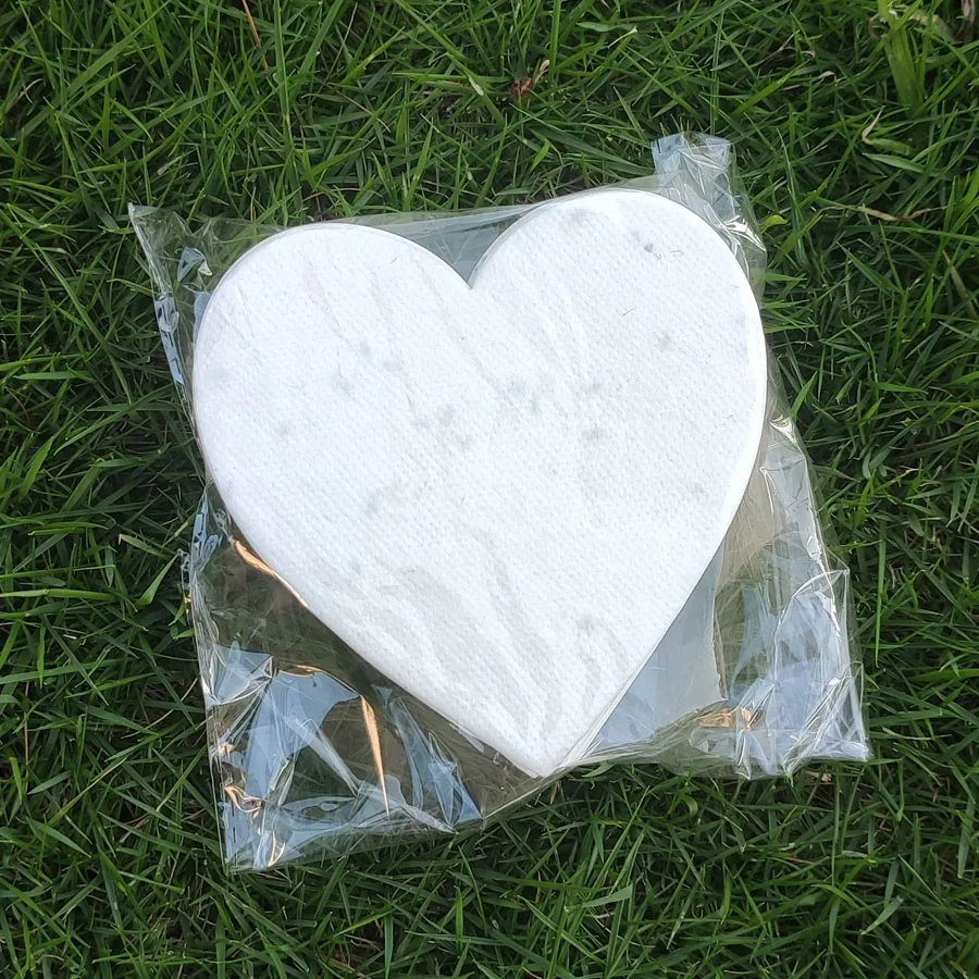 24sheets 3.94x3.94inch blank Plantable Wildflower Paper, Ecological Heart Shaped Babyshower Favors for Guests - Bridal Funeral M