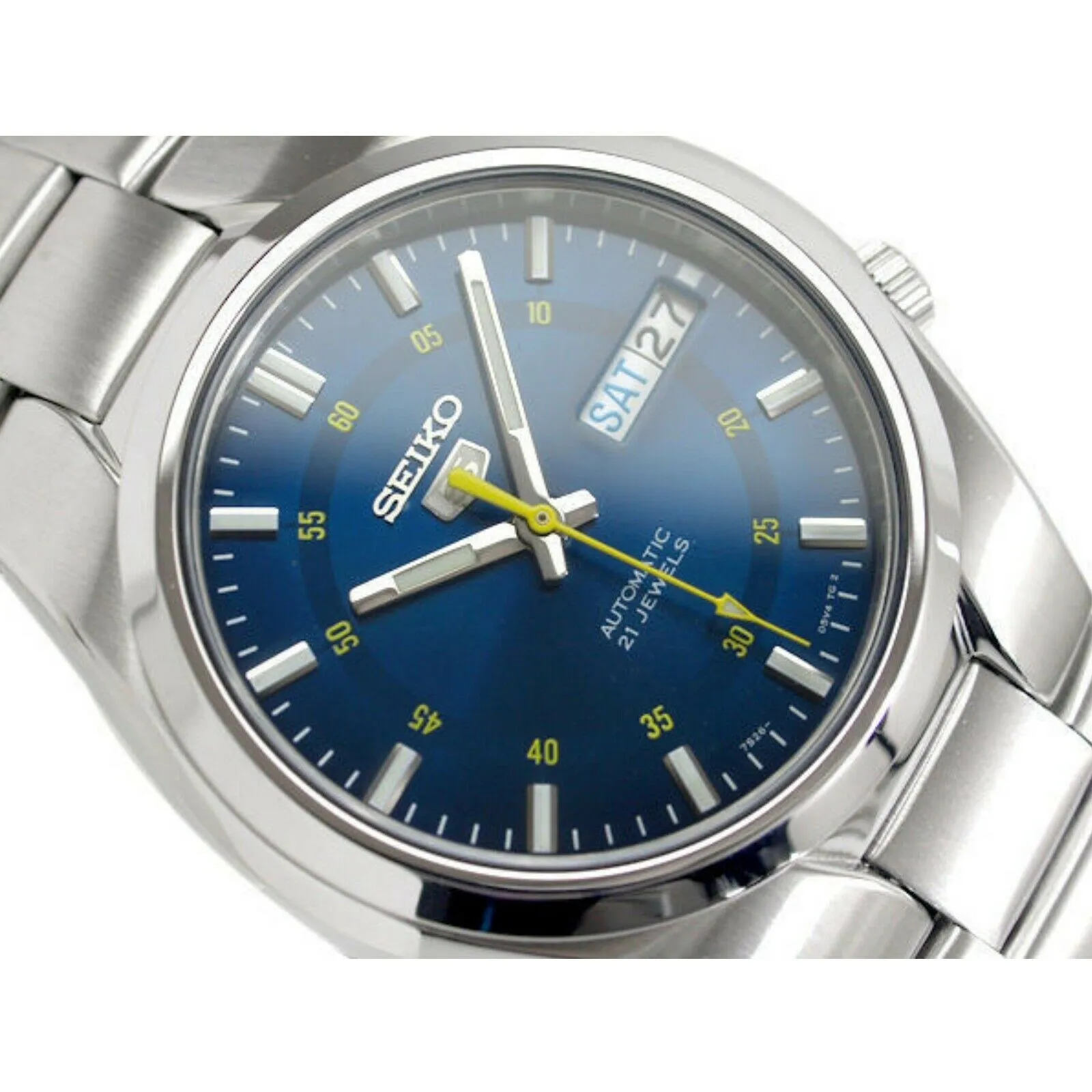 Reloj Automático Unisex SEIKO SNK615K1 para Hombre, 37 mm, Esfera Azul, Correa de Acero, Resistente al Agua 30 m, Luminoso, con Día y Fecha, Movimiento Japonés