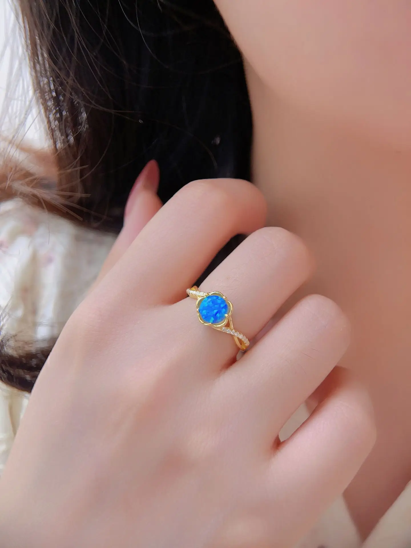 Pure 925 Silver Women's  Flower Ring with Zircon and Blue Light Opal Noble Elegant Color for Anniversary or Important Party