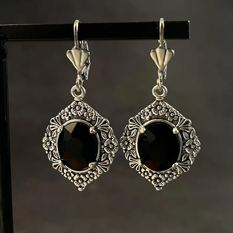 Delicate Design Drop Earrings for Women Vintage Style Black Stone Dangle Earrings Female Party Accessories Drop Shipping