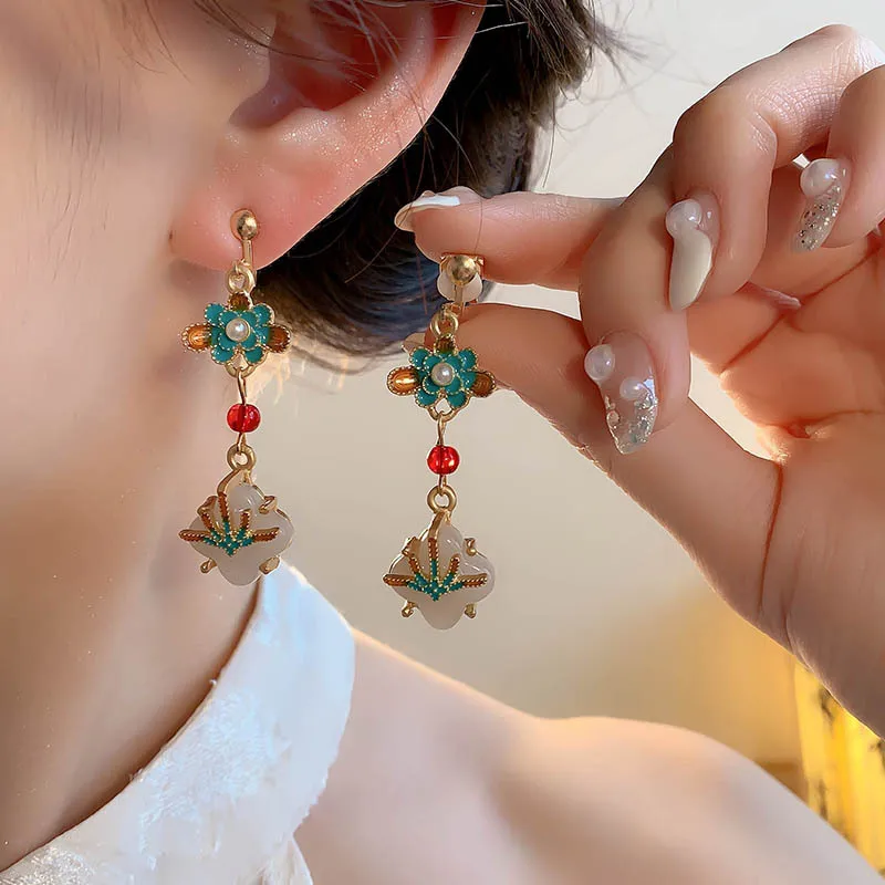 Chinese Classical Imitation Jade Waterdrop Clip on Earrings Non Piering for Women Hollowed Fan Dangle Earring Party Jewelry Gift