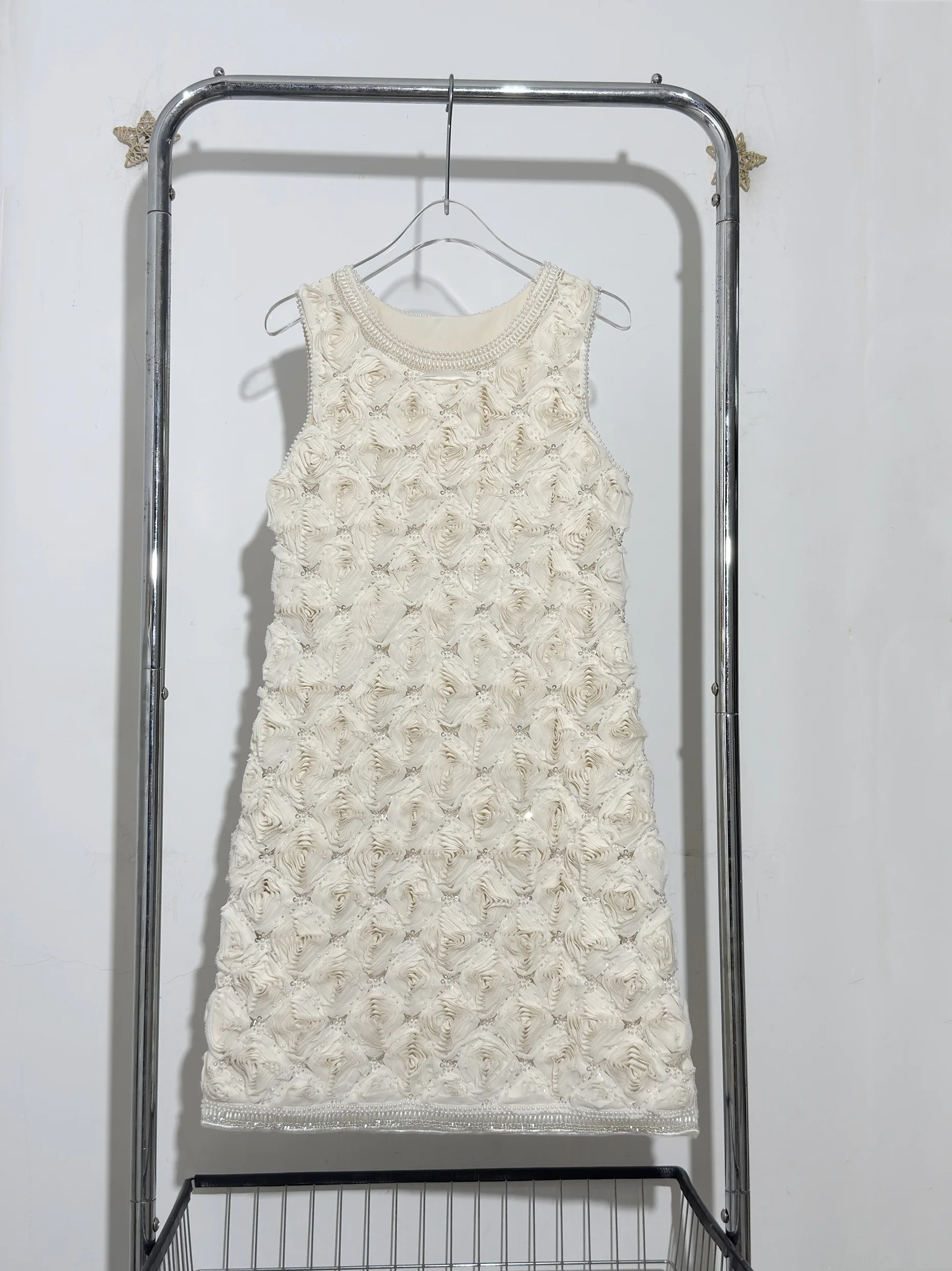 تشي Soutache التطريز الأزهار المرأة الجديدة اللؤلؤ الترتر مطرز أنيق س الرقبة بلا أكمام أنيقة الجانب سستة فستان حفلة عطلة