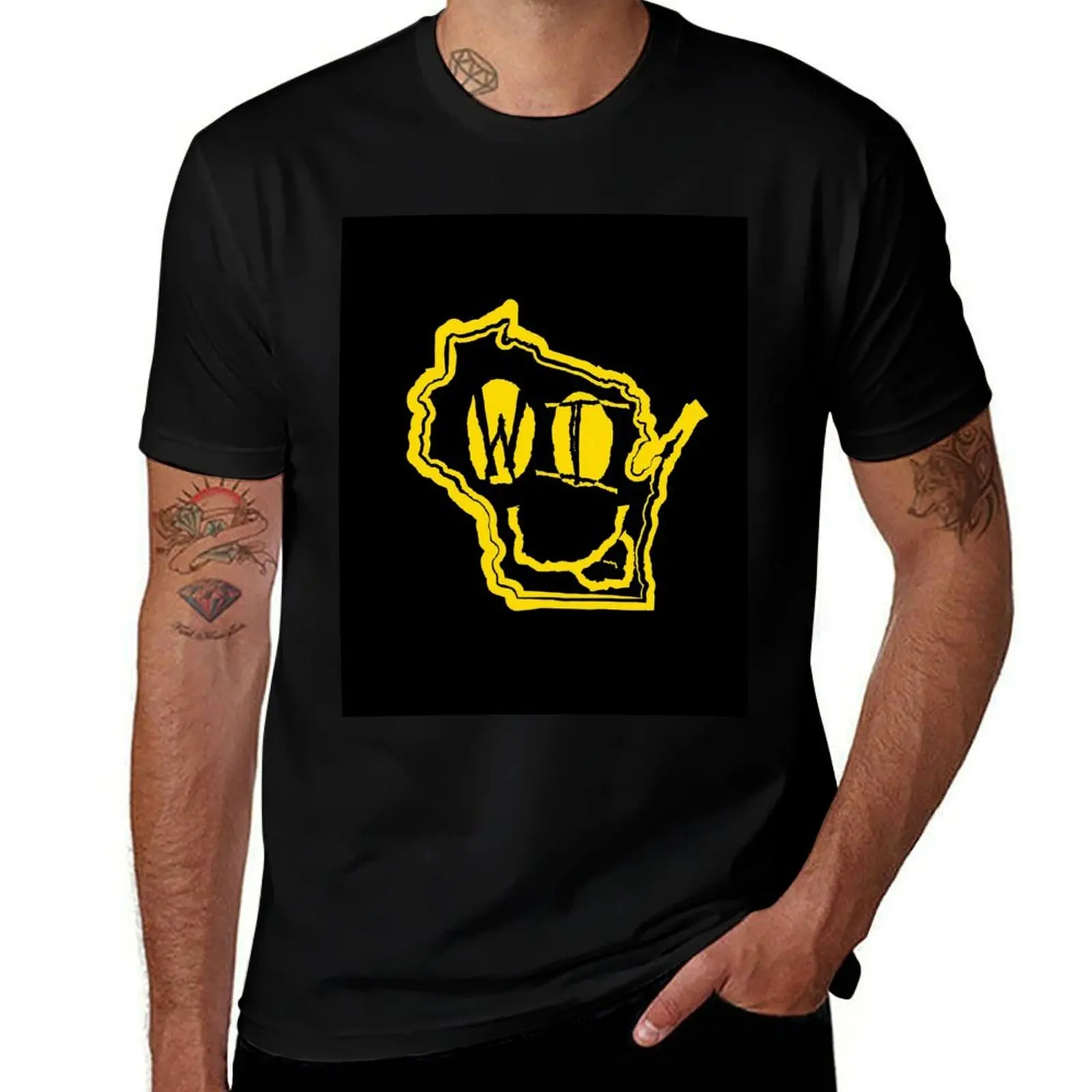 

WI Eyes Wisconsin Grunge Smiling Face Black background T-Shirt t shirt for man man t shirt graphic cotton tshirt 100% T-shirt