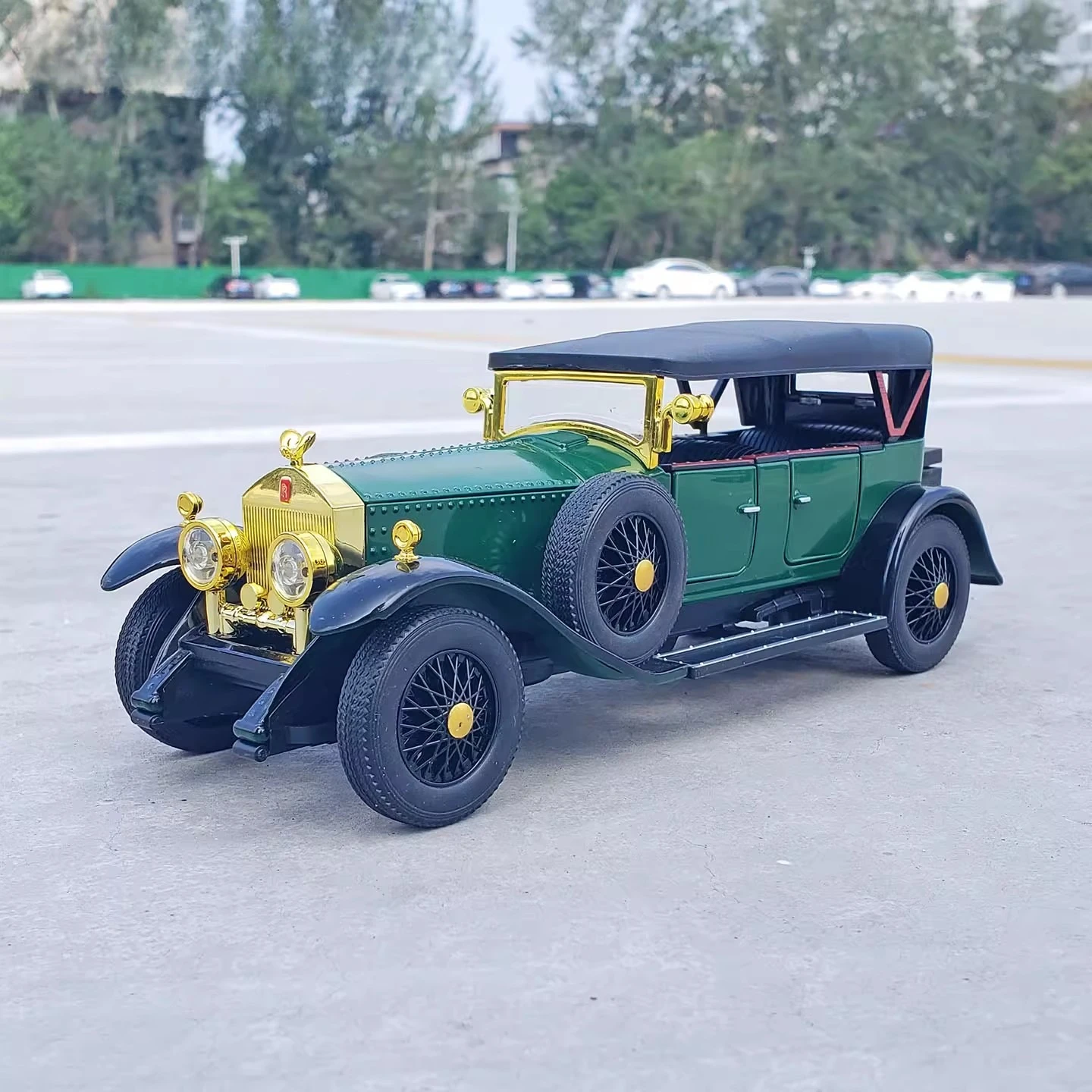 1:24 Phantom generation vintage car Alloy Diecast Car Model Sound and Light Pull Back Children's Toy Collectibles Birthday gift