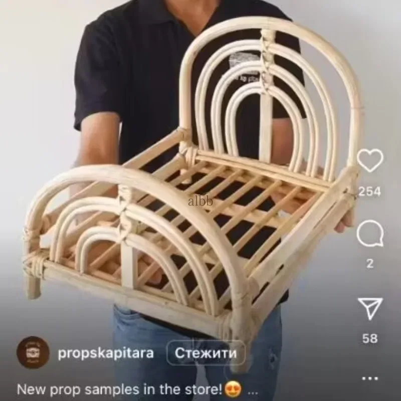 Cestino e culla vintage in rattan intrecciato e legno per neonati, oggetti essenziali per la fotografia di neonati, mobili per sessioni di servizi fotografici per bambini