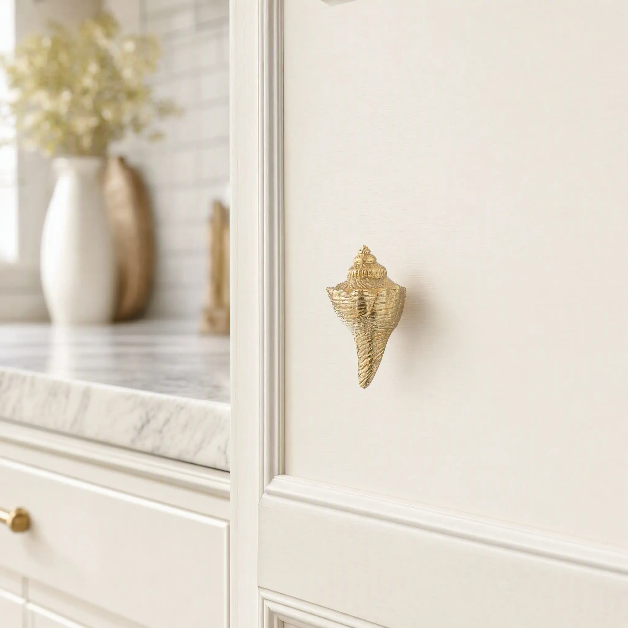 2Pcs Handcrafted Brass Conch Door Handles Ocean Theme Vintage Style Drawer Pulls for Beach Dresser