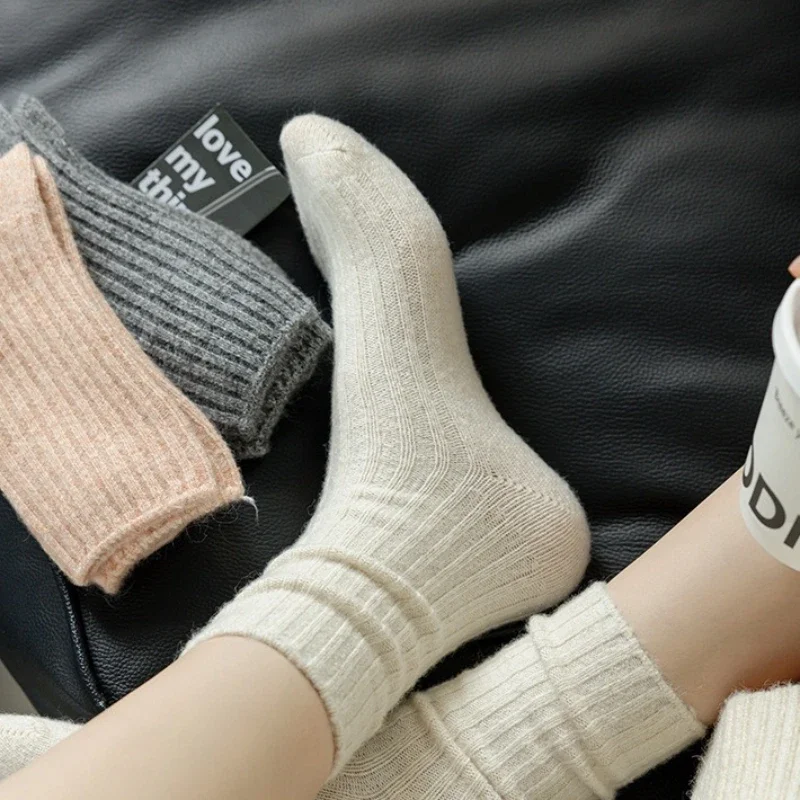 

4 пары модных женских носков на осень-зиму: новые, толстые, теплые, в земляных тонах, средней длины, в полоску, для носки под другую обувь