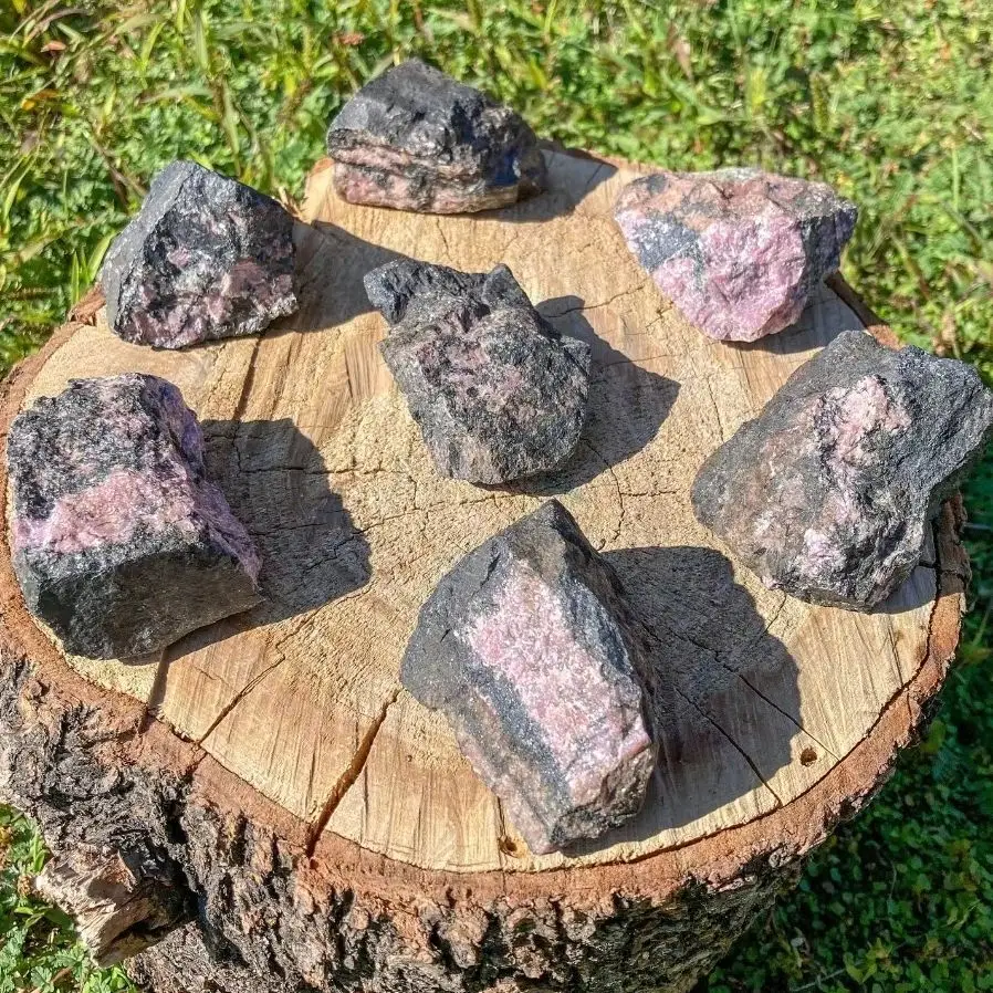 Natural Rhodonite Raw Stones Rough Chakra Gemstone Garden Aquarium Reiki Mineral Specimens Spiritual Wicca Healing Crystals Gift
