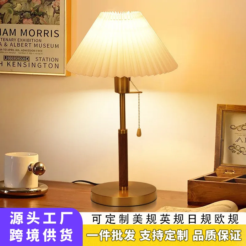 ヴィンテージプリーツテーブルランプ寝室のベッドサイドハイエンドランプインクリエイティブリビングルームソファ雰囲気の横にある装飾フロアl