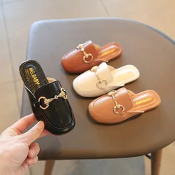 Sandalias suaves para niñas, zapatos versátiles a la moda de verano, cadenas negras sólidas, zapatillas para exteriores