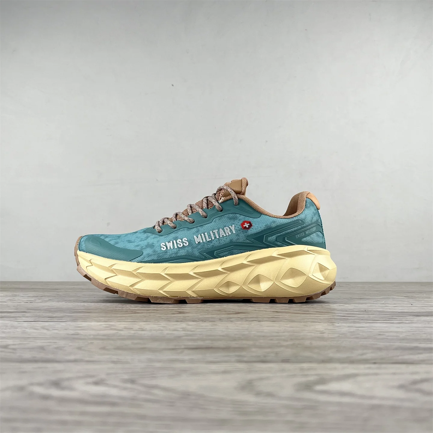 Low-top lightweight sports shoes men's casual shoes Korean tide shoes 2025 summer men's running shoes