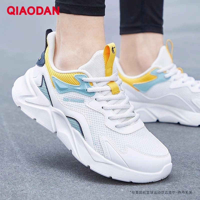Sepatu Lari Pria QIAODAN 2025 Musim Gugur Sepatu Kasual Fashion Jaring Bernapas Nyaman Sepatu Outdoor Pria XM15220273