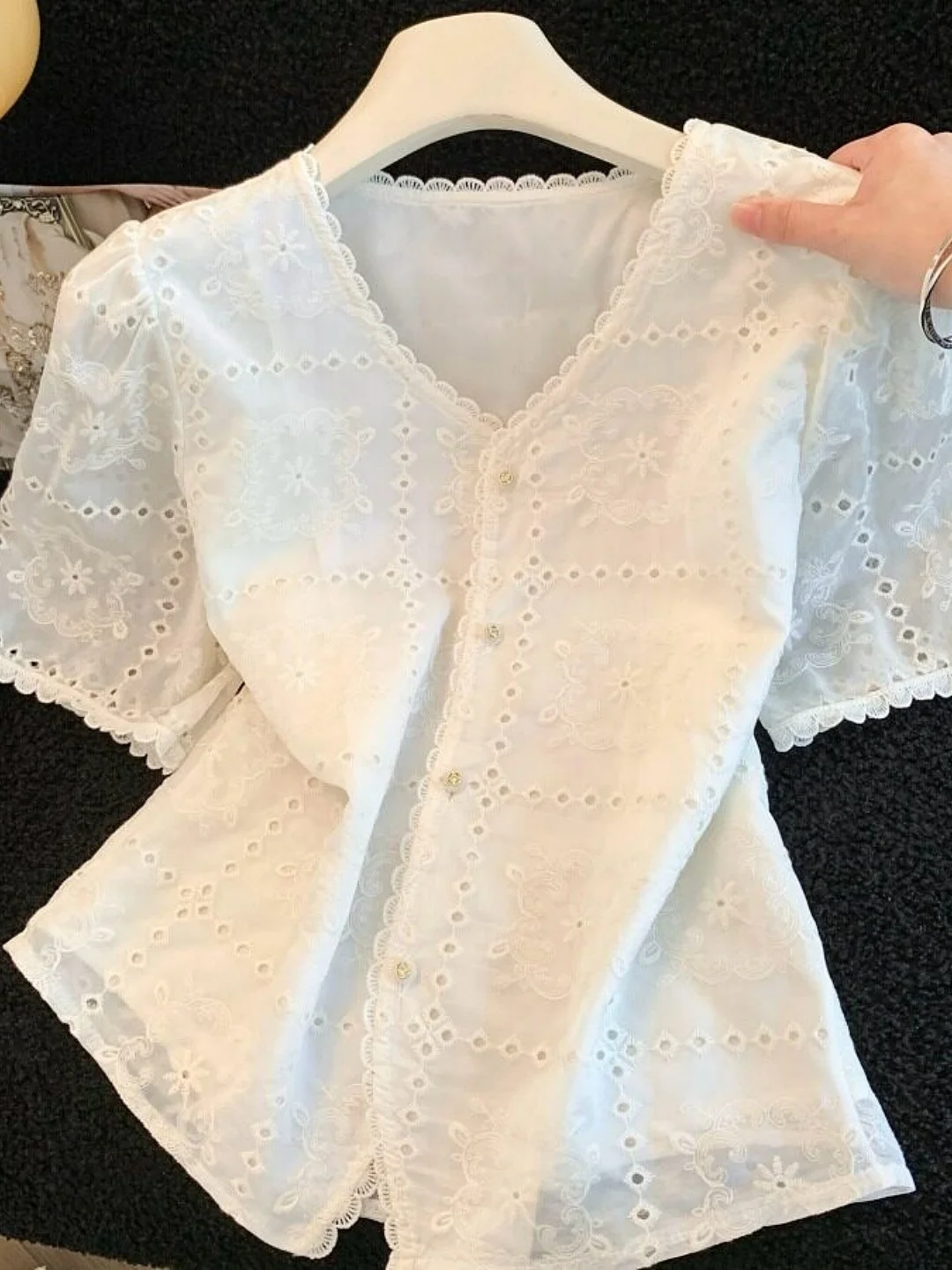

Elegant V-Neck Embroidered Lace Shirt Women's Slim Fit Hollow out Short Sleeve Summer New Style Gentle Fashion Top