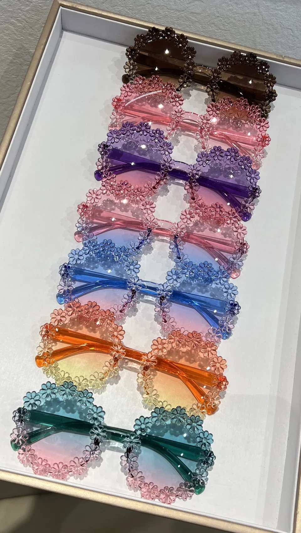 Blumenförmige Sonnenbrille für Mädchen, stilvolle mehrfarbige Dekor-Sonnenbrille für Kinder, trendige neue süße Kinder-Sonnenbrille – Detail 3