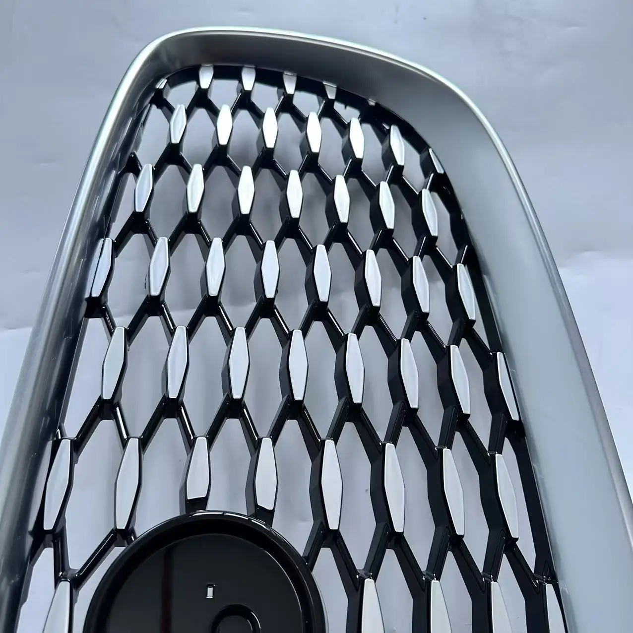 High Quality Starry Diamond Front Bumper Grille T2H3989 Fit For Jaguar XF 2016 Facelift To 2022 Style Replacement Mesh Grille