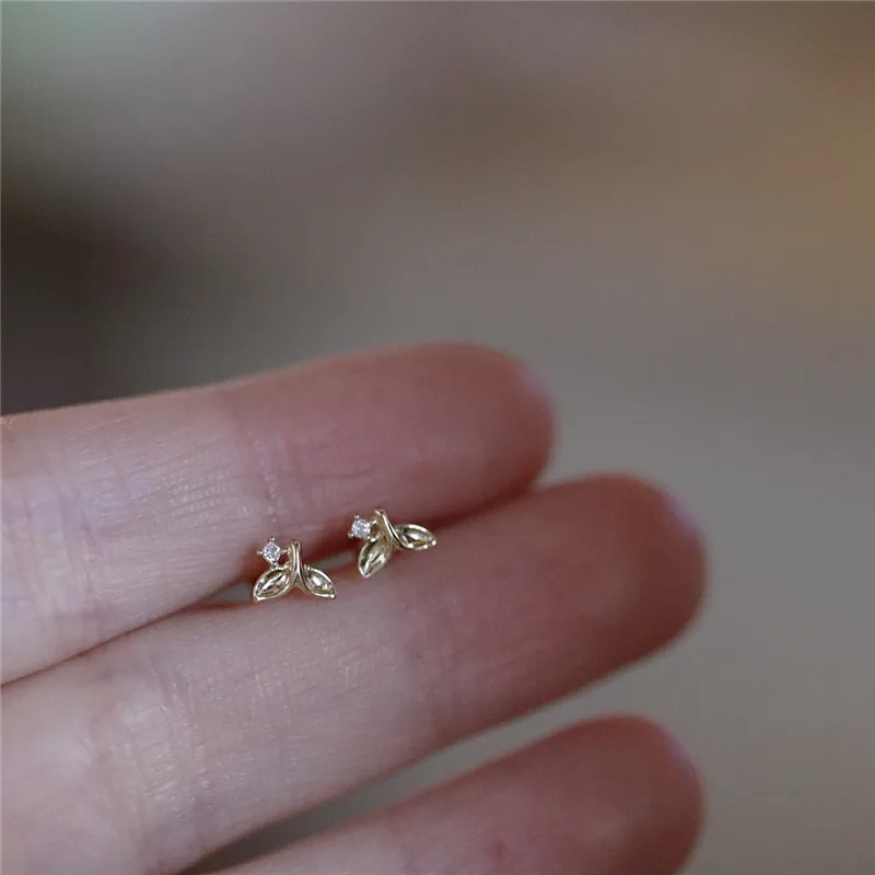 

S925 Silver Plated 18K Gold Small And Simple Fish Tail Zircon Stud Earrings For Women Fashionable Student Daily Jewelry