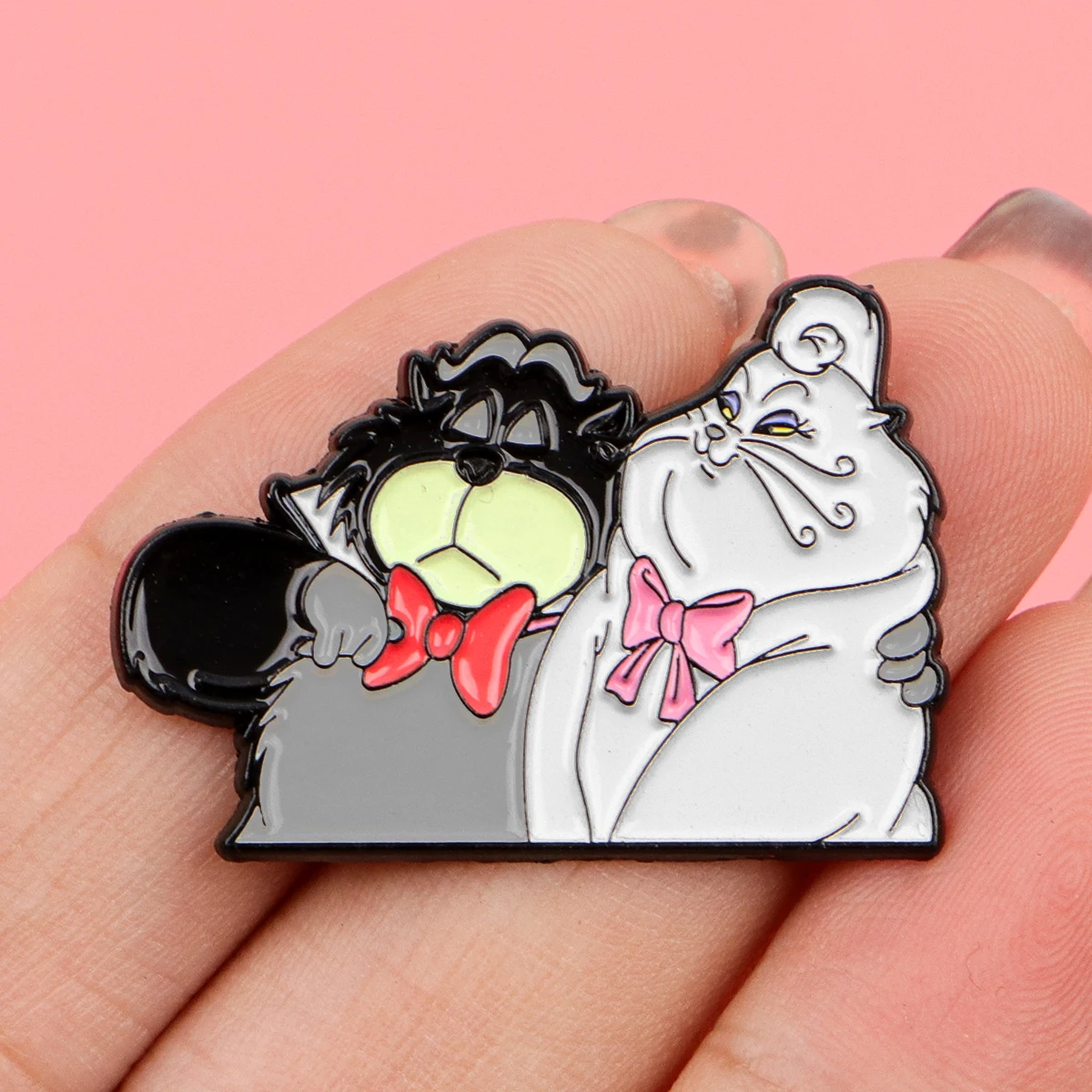 การ์ตูนแมวEnamel Pinน่ารักAlien Badgeกระเป๋าเป้สะพายหลังอะนิเมะLapel Pinsเข็มกลัดสําหรับแจ็คเก็ตคอสเพลย์อุปกรณ์เสริมของขวัญวันเกิดของเล่น