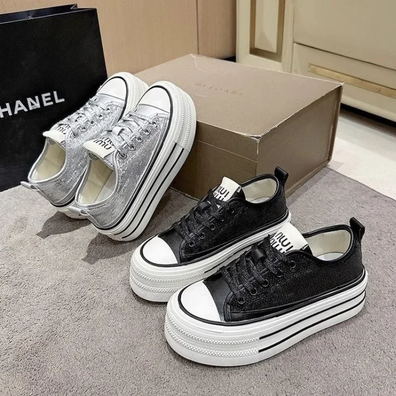 Nowe damskie luksusowe buty na platformie projektant Bling modne trampki damskie sznurowane buty wulkanizowane Zapatos Para Mujeres