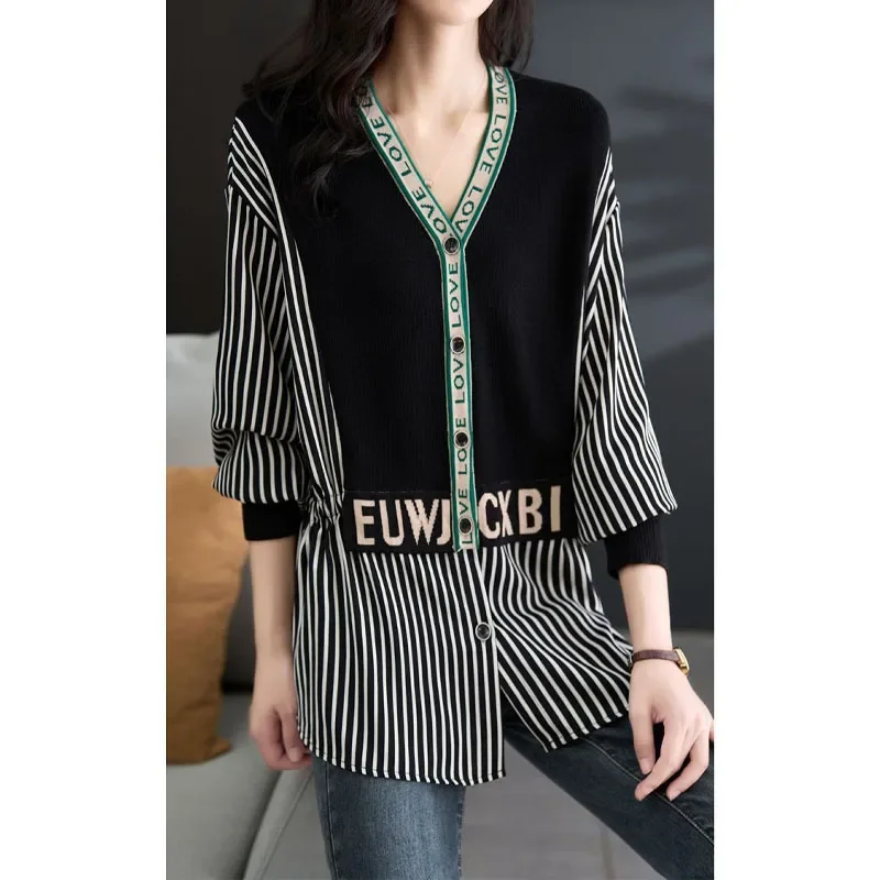 Women\'s Clothing Autumn and Winter Fashion New Long Sleeved Splice Buttons V-neck Simplicity Versatile Commuting Stripe Shirt