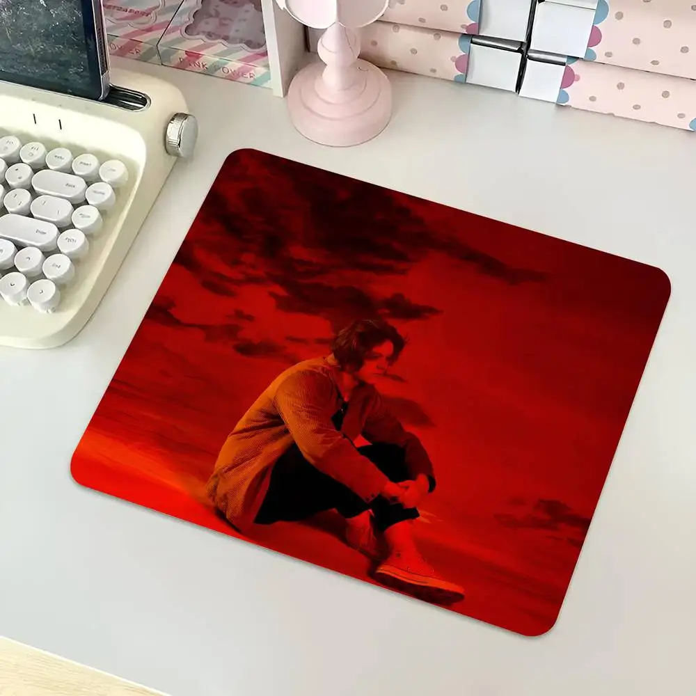 Singer L-lewis Capaldi All The Rest EP Small LockEdge Mouse Pad For Gamers Computer Desk Pad Rectangular Anti-slip Rubber