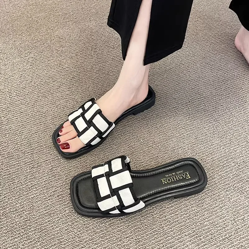 Small Fragrant Wind Slippers Female Summer Wear A High-grade French Flat Non-slip Fashion Sandals image 2