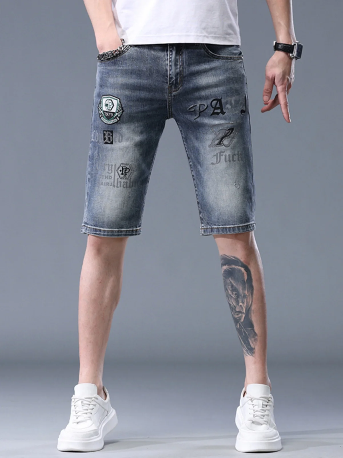 

Мужские летние джинсовые шорты в стиле ретро, синие, с принтом и стразами, прямого кроя, модные, из хлопка со стрейчем, повседневные, со средней посадкой, на пять карманов