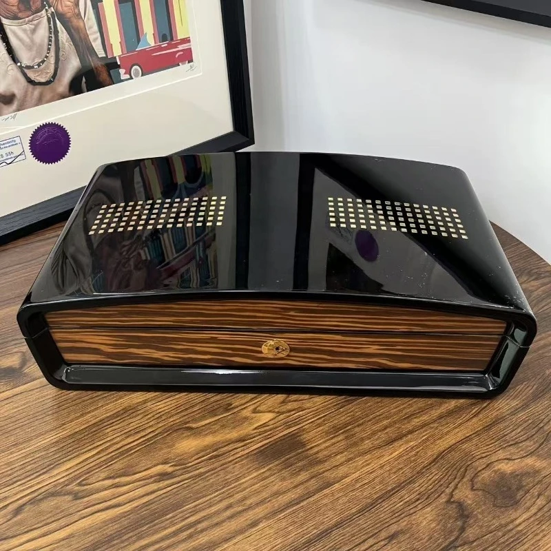 Vintage Large Capacity Piano Finish Cedar Wood Cigar Box with Unique Pattern Cigar Storage Humidor Case