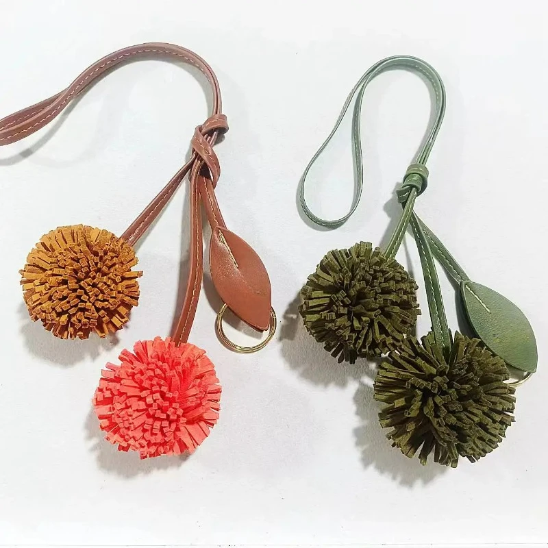 

Winter floral tassel pendant butterfly control cognac colored tassel ball logo bag pendant