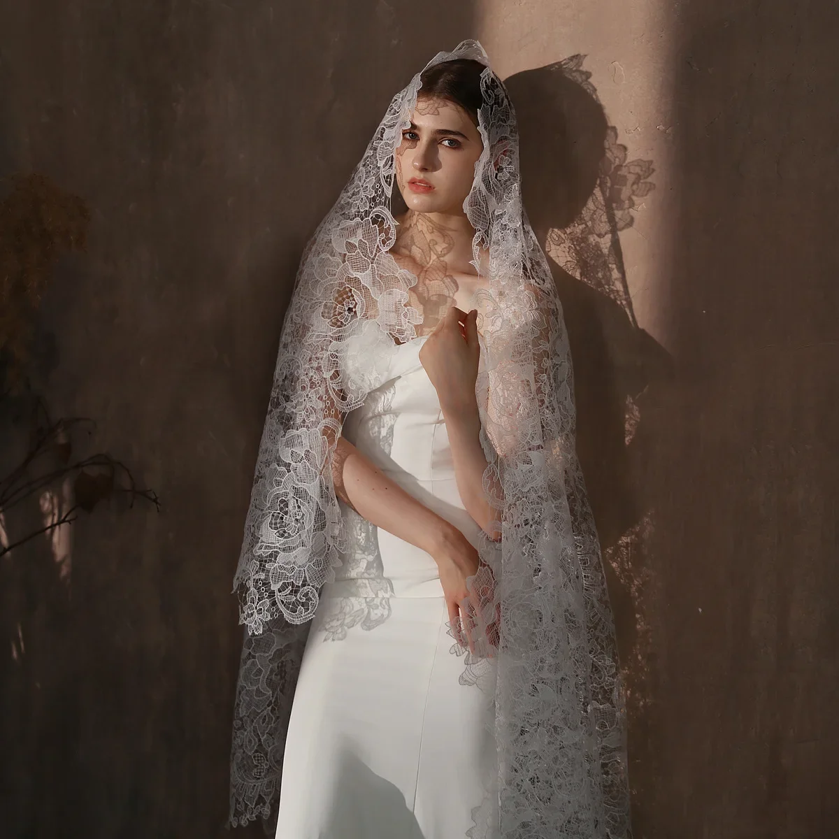 

Bridal Veil White Ivory Wedding Veils With Lace Edge Appliques Elegant Waltz Length Wedding Accessories Customized