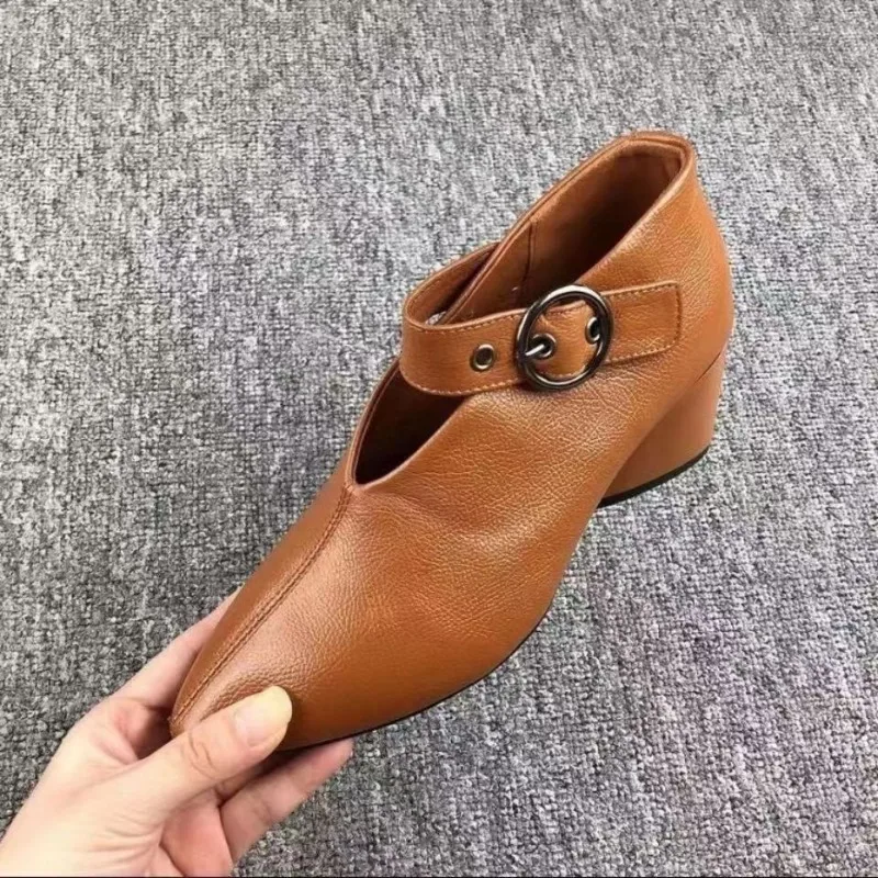 جديد بلون كل مباراة أحذية بكعب عالي المرأة مشبك لينة الوجه أشار تو كعب سميك أحذية من الجلد النساء