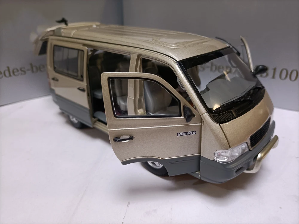 1:24 Scale Diecast Alloy MB100 Business Nanny Van Car Model Classic Nostalgia Adult Collection Toys Souvenir Gift Static Display