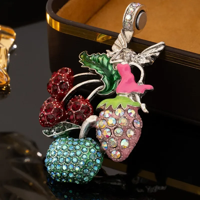 Cross-border foreign trade medieval vintage pendant retro high sense niche exaggerated diamond fruit medieval pendant female