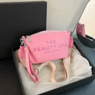 حقيبة كتف أنيقة بأحرف 2025 جديدة للنساء، محفظة فاخرة صغيرة مربعة الشكل، حقيبة كروس عصرية لجميع المناسبات