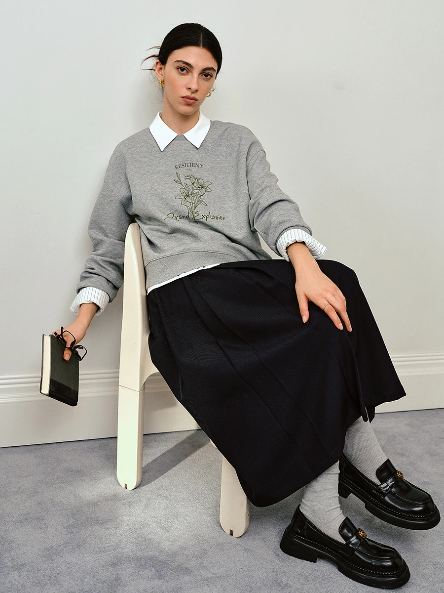 OLrain カジュアル O ネック スウェットシャツ レディース 2025 秋の新ファッショントレンド ニットウェア 花柄プリント ニット 女性トップス M57QR000181