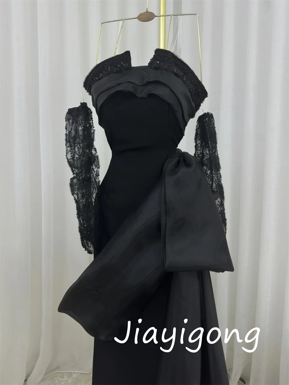 تخصيص الرسمي الرجعية جيرسي الطية مطرزة ألف خط فساتين طويلة حمالة مناسبة مخصصة كلاسيكية مثير