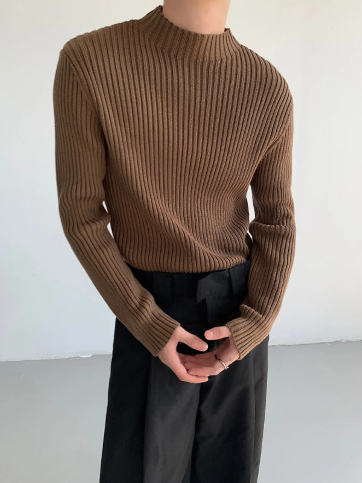 

Корейский мужской трикотажный свитер Slim Fit с высоким воротником, модный универсальный базовый слой, из полиэфирного волокна, с длинными рукавами