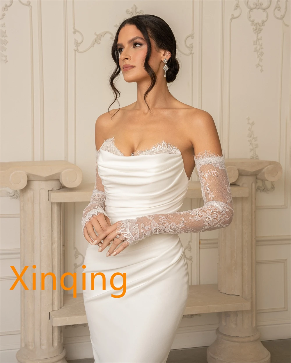 ชุดแต่งงานสีขาวเซ็กซี่แบบกำหนดเอง ชุดแต่งงานงานหนักที่หรูหรา ชุดแต่งงานแบบไม่มีสายหนัง ชุดสำหรับโอกาสพิเศษ