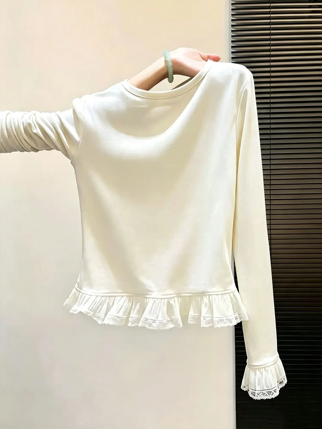 Korean Style Lace Splice Long Sleeve T-Shirt Women's Crew Neck Pullover Fashionable Versatile Top for Autumn Season