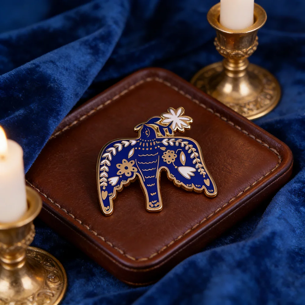 Pin de esmalte con diseño de golondrina azul, broche PS Morgana, decoración para mochila, coleccionables, regalo de joyería navideño bonito