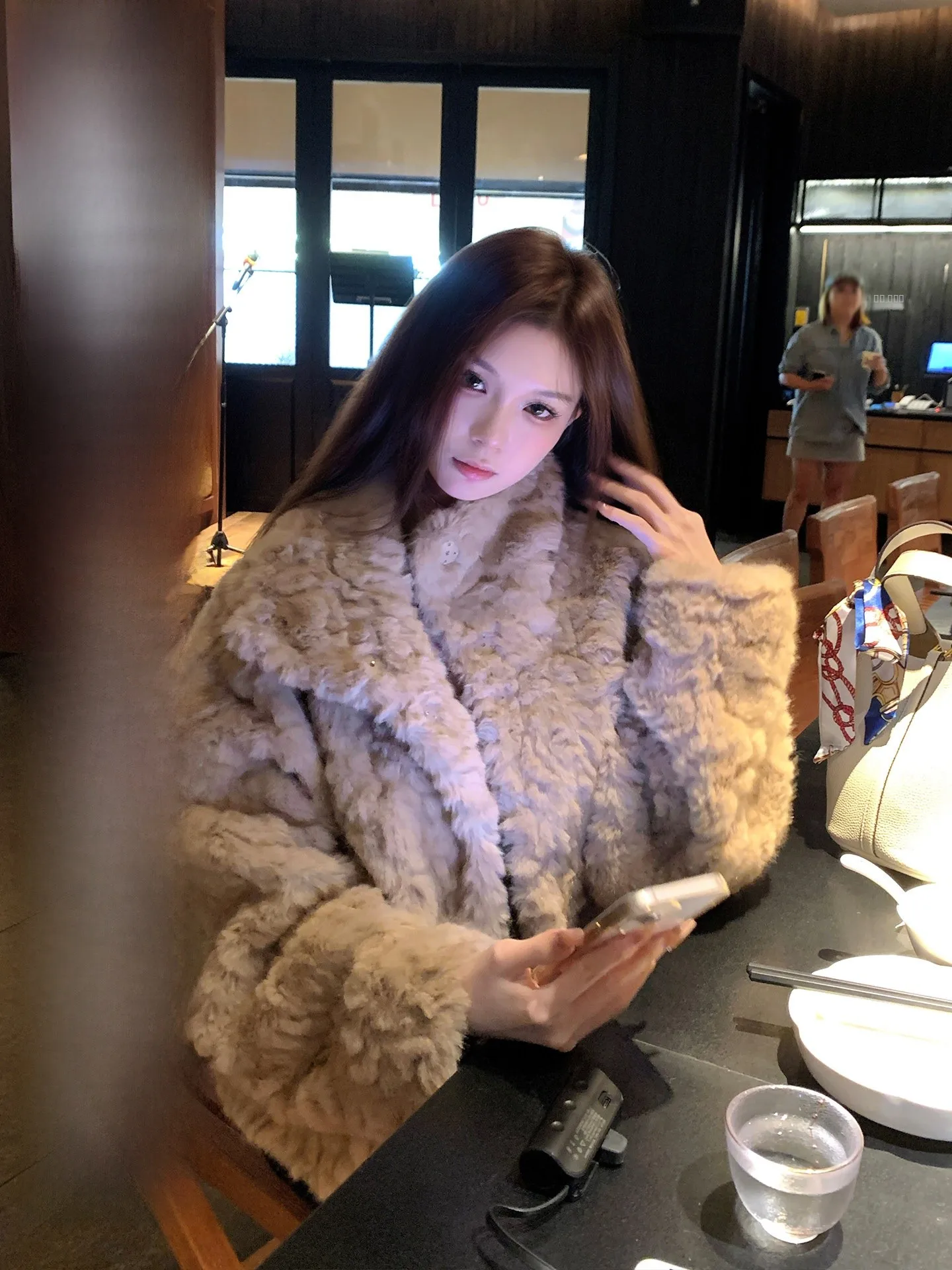 

Утепленная женская куртка с воротником-стойкой, свободного кроя, из искусственного меха, повседневная, с длинными рукавами, теплая верхняя одежда.