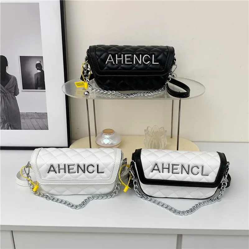 

Elegant Messenger Bag In Leather For Ladies, Crossbody Function, Women's Handbag By Luxury Brand, Popular Classic