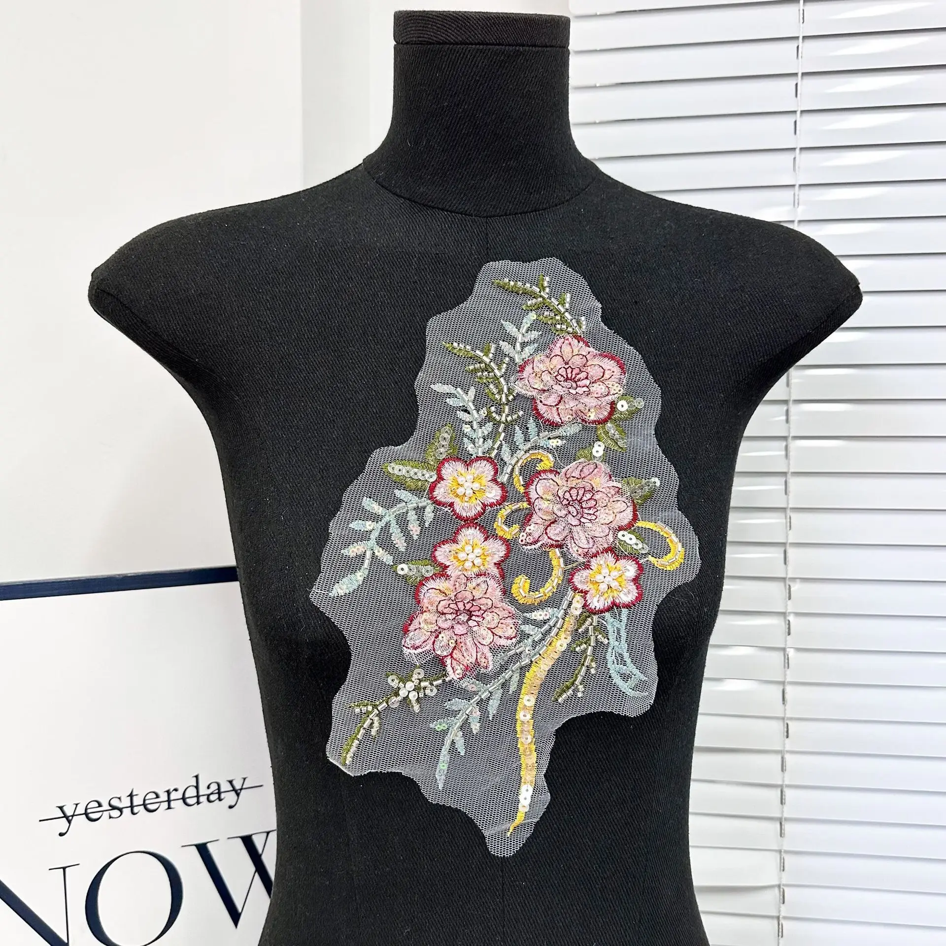 

Colorful three-dimensional floral embroidery cloth patch mesh bottom sequin craft decorative flower clothing wedding accessories