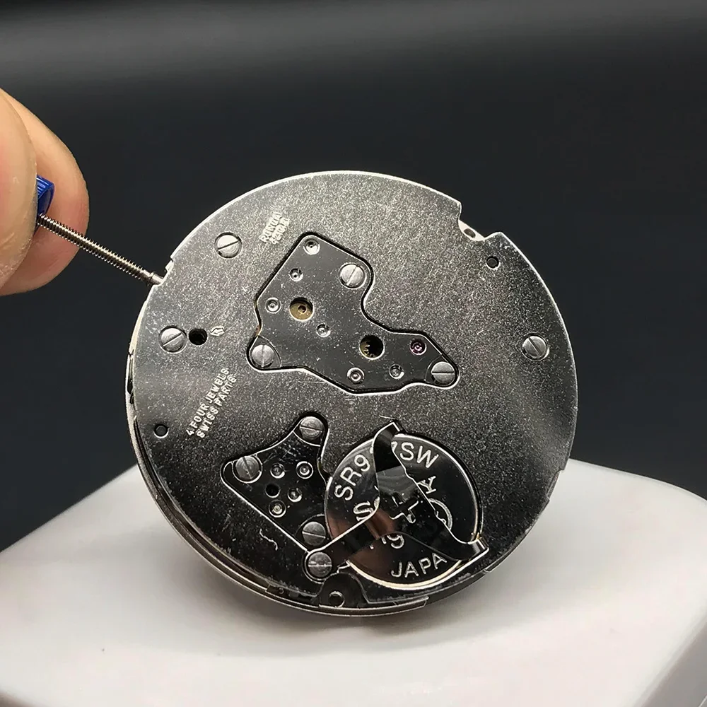 อะไหล่นาฬิกาควอตซ์แบรนด์หรู4210B การเคลื่อนที่ของ Ronda 4ชิ้นพร้อมแบตเตอรี่ภายในกลไกตัวเรือนสีเงิน