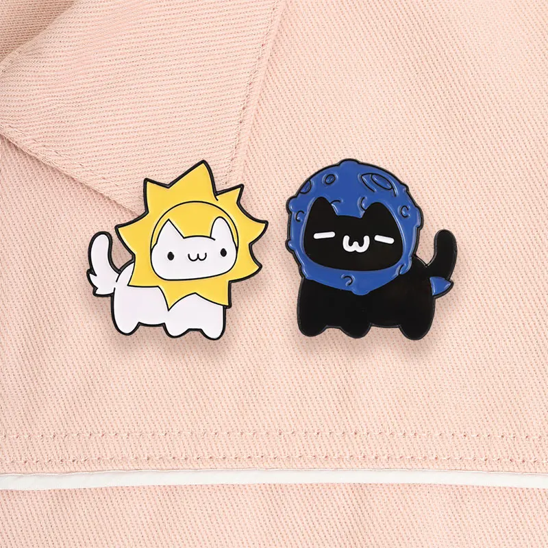 Sonnen- und Mond-Katzen-Abzeichen Emaille-Pin Niedlicher Sonnenhut Weiße Katze & Mond-Kappe Schwarze Katze Broschen Taschen Revers-Abzeichen Schmuck Geschenk für Freunde – Detail 9