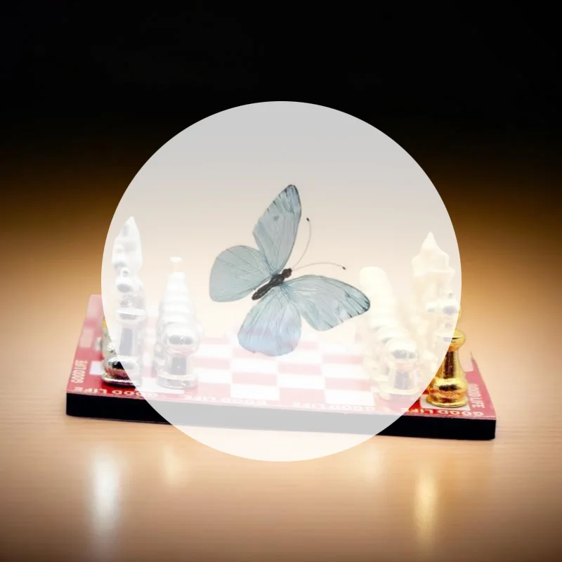 

Миниатюрный набор шахмат на красном столе, магнитная настольная игра для отображения сцены кукольного домика 1:12