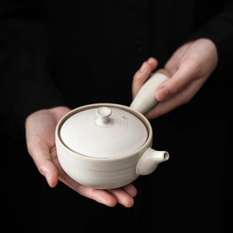 

200ml Creative Snowy White Ceramic Handle Side Pot Hanamde Coarse Teapot with Filter Household Tea Making Kettle Kung Fu Tool
